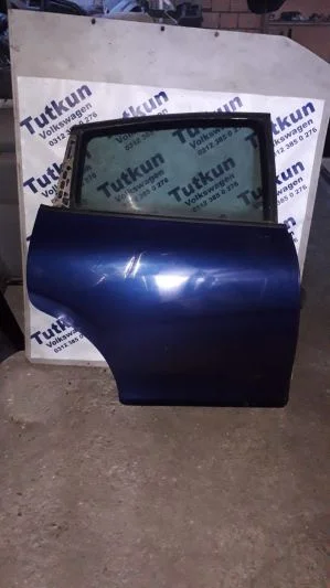 SEAT LEON 2005-2012 MODEL SAĞ ARKA LACİVERT RENKTE HATASIZ ORJİNAL KAPI