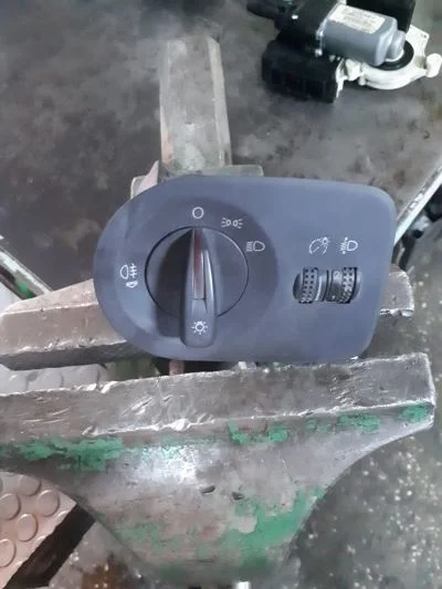 SEAT İBİZA FAR ANAHTARI